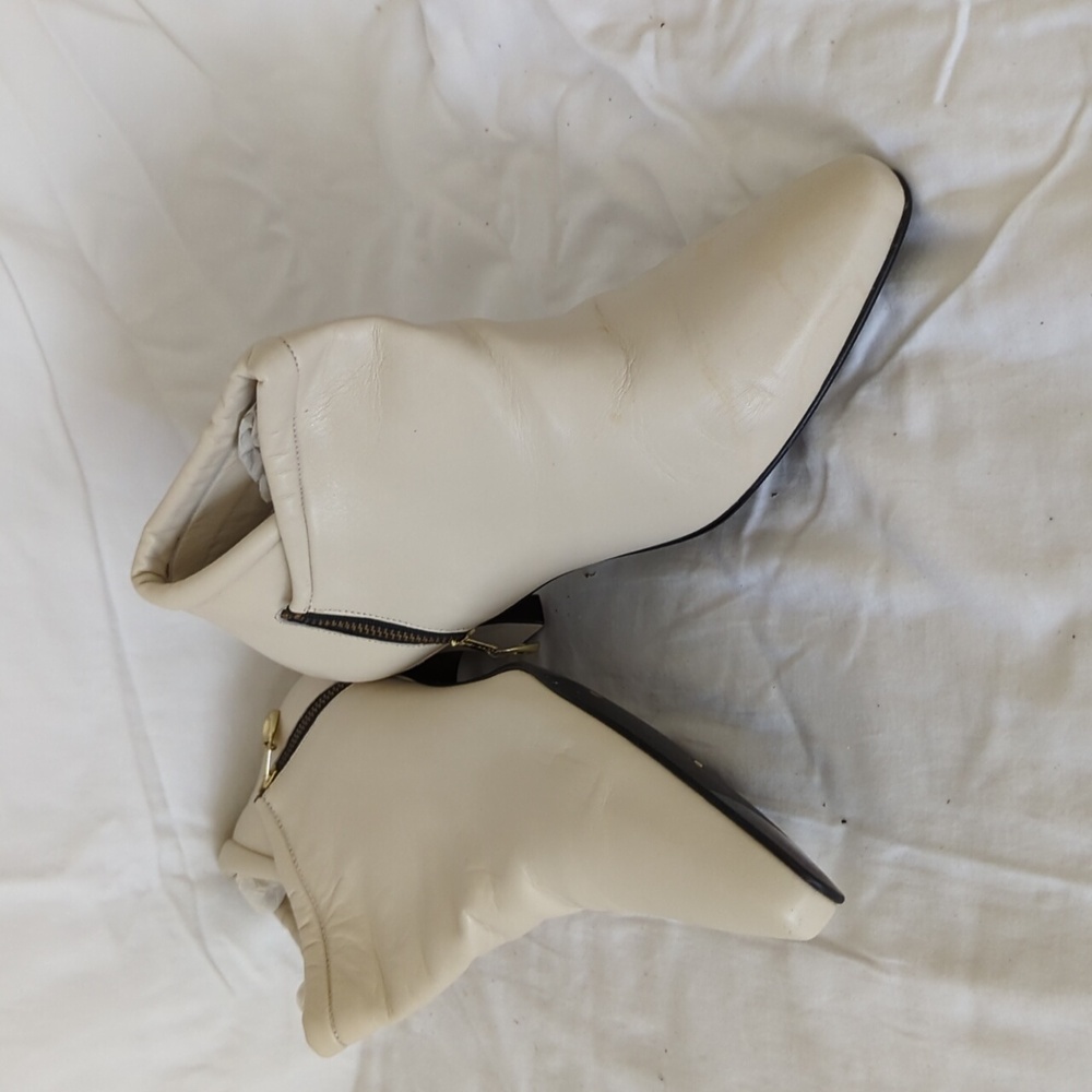 These short leather boots are sidewalk stoppers